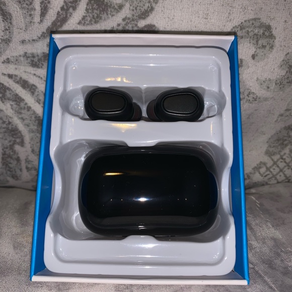 Wireless Earbuds - Picture 1 of 7